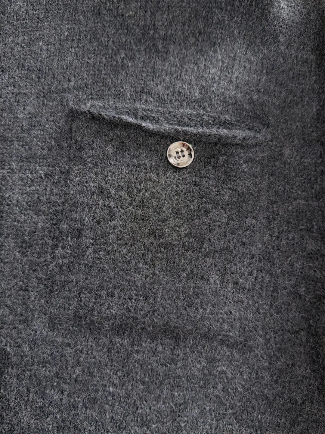 Next day shipping P195 Balenciaga high quality 2026 autumn and winter official website latest sweater, on sale at the same time at the counter Hot Sale! Specially made of wool blended fabric. It feels comfortable and can be directly in contact with the skin. The logo badge is exquisitely embroidered, which is extremely eye-catching! The details highlight the fashionable charm of big brands. Exquisite workmanship. Three-dimensional cutting style. The wearing effect is invincible and handsome! All three standards are complete! Sizes:M-3XL